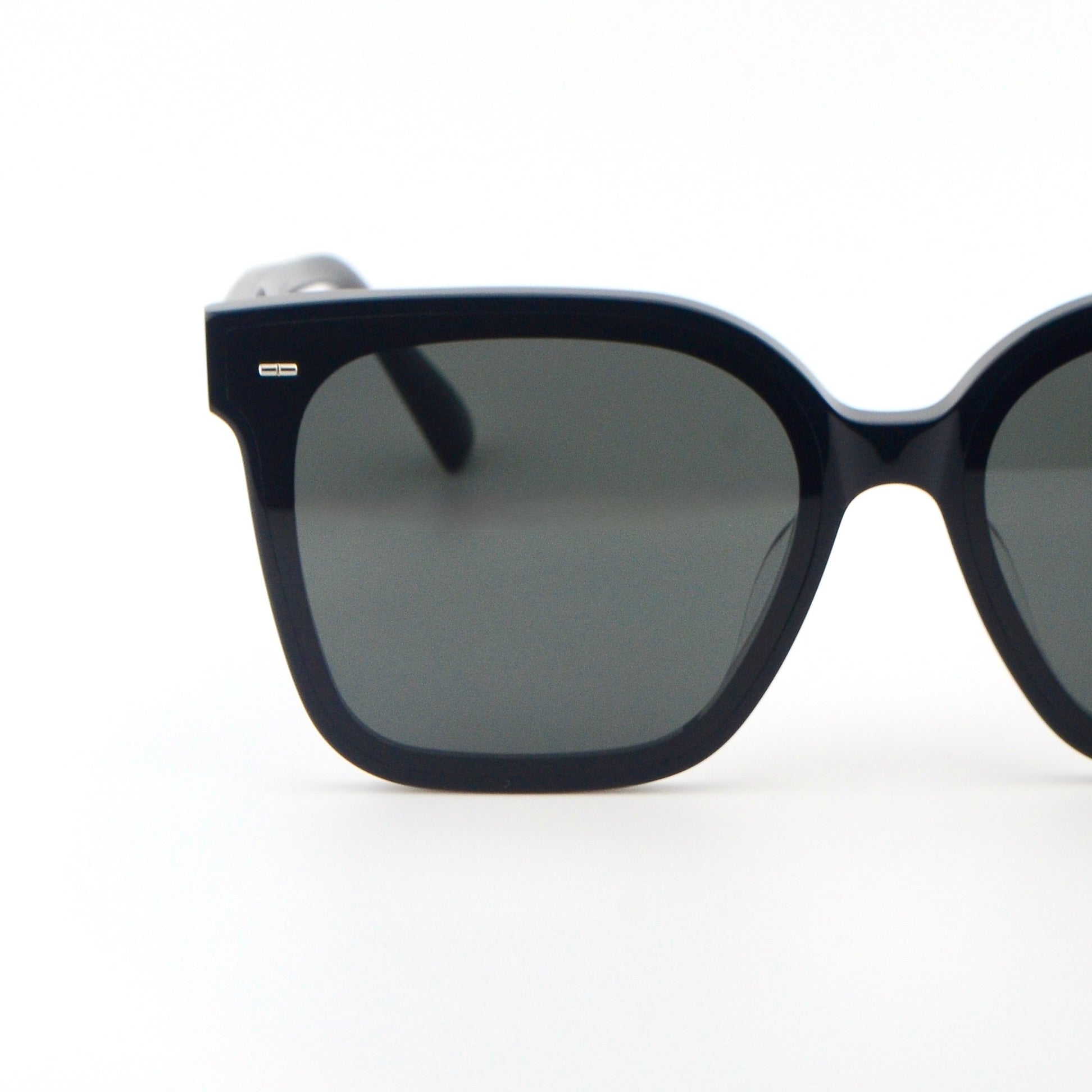 Brucey | Black - Black