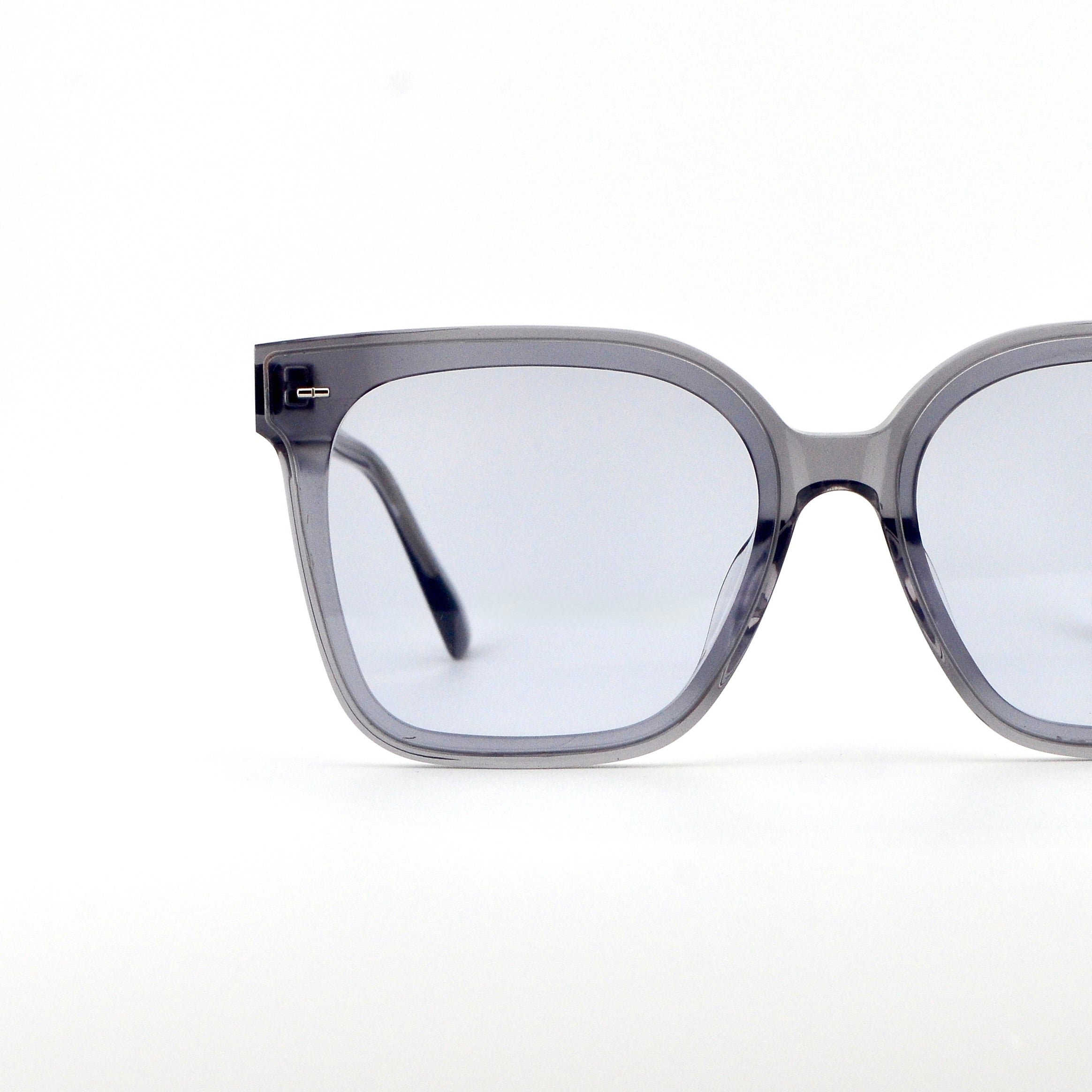 Brucey | Gray - Gray