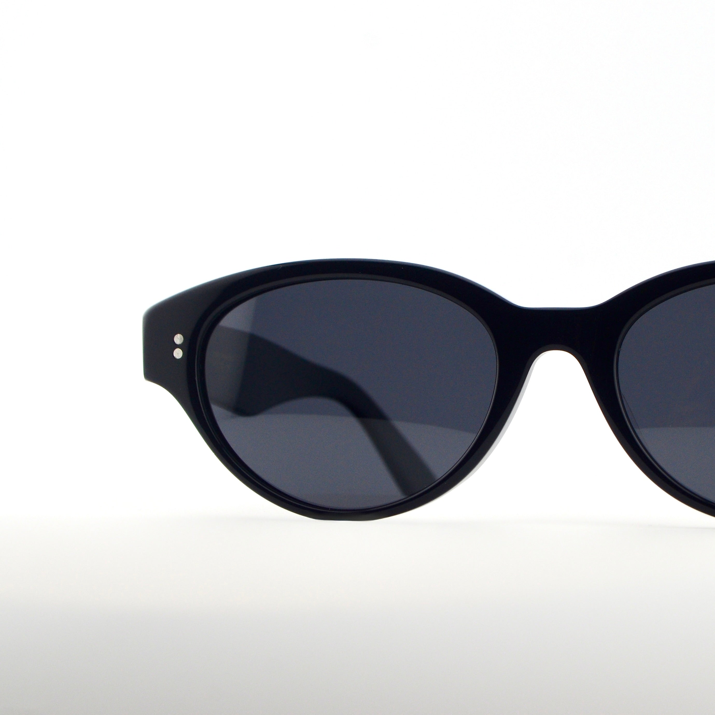 Russ | Black - Black