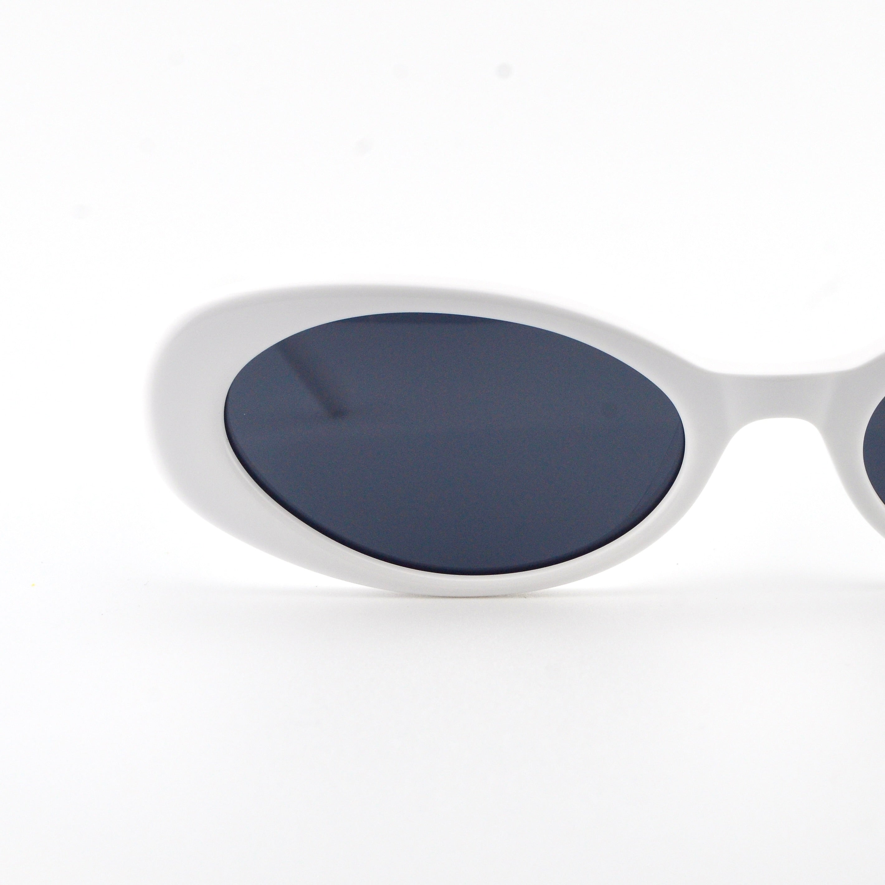 Thea | White - Black