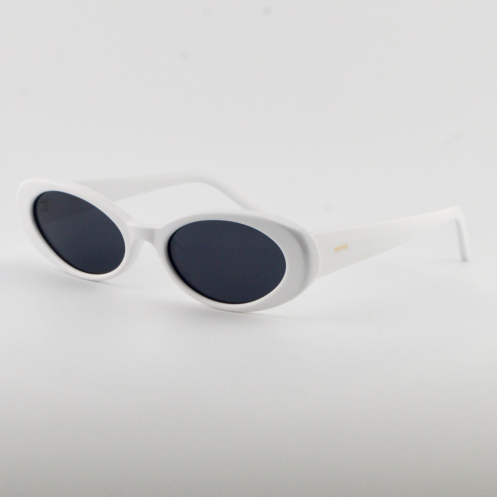 Thea | White - Black